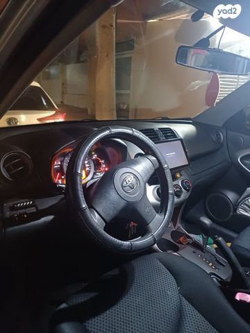 טויוטה RAV4