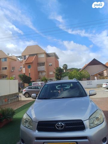 מודעת רכב טויוטה RAV4