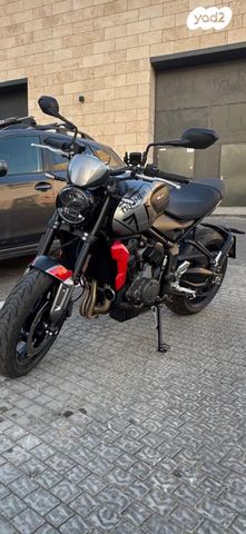 מודעת רכב טריומף Trident 660