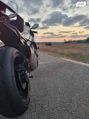 מודעת רכב ימאהה YZF-R1