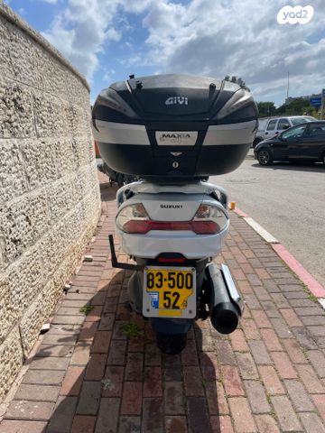 סוזוקי בורגמן 400