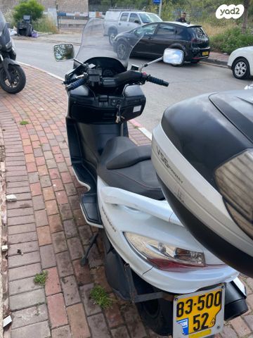 סוזוקי בורגמן 400