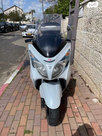 סוזוקי בורגמן 400