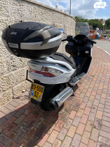 סוזוקי בורגמן 400