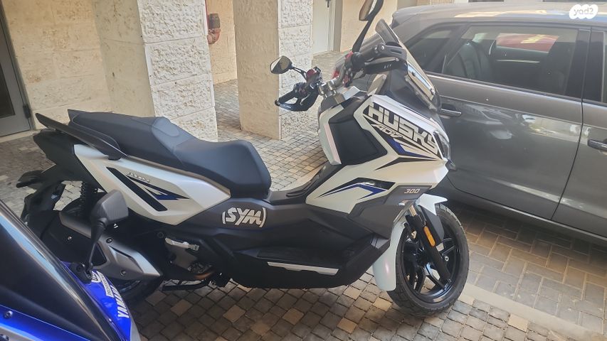 מודעת רכב סאן יאנג ADX 300