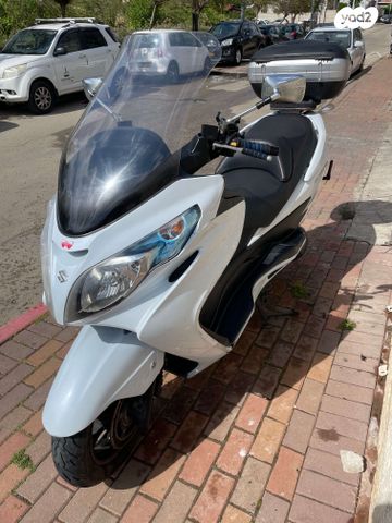 סוזוקי בורגמן 400