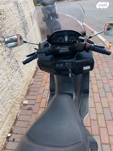 סוזוקי בורגמן 400