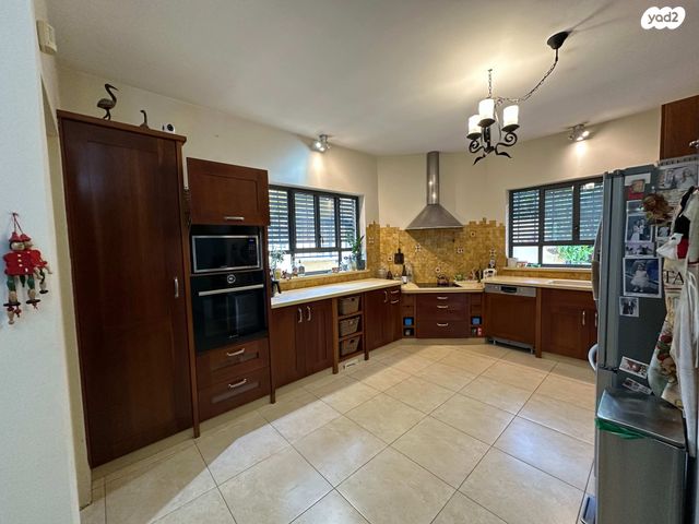 בית פרטי/ קוטג', פייר אוגוסט רנואר 43, גבעת טל, קרית אתא