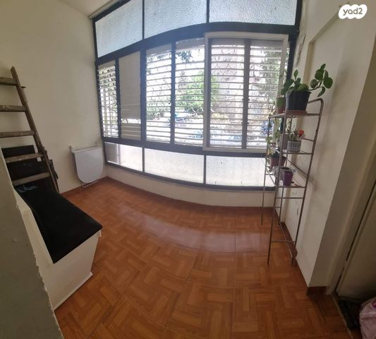 דירה, הגיבורים 19, העיר התחתית, ואדי סאליב, חיפה