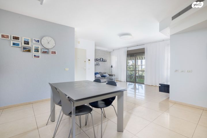 שדרות האלונים 1