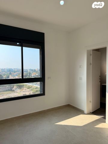 לאה גולדברג 14