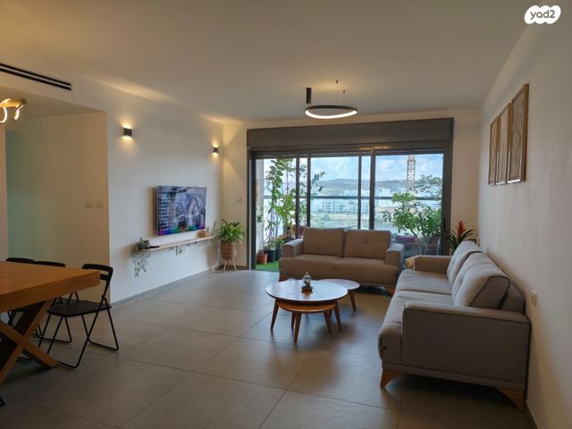 יונתן רטוש 10