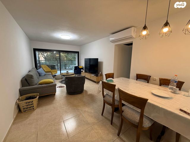 עזרא קורין 4