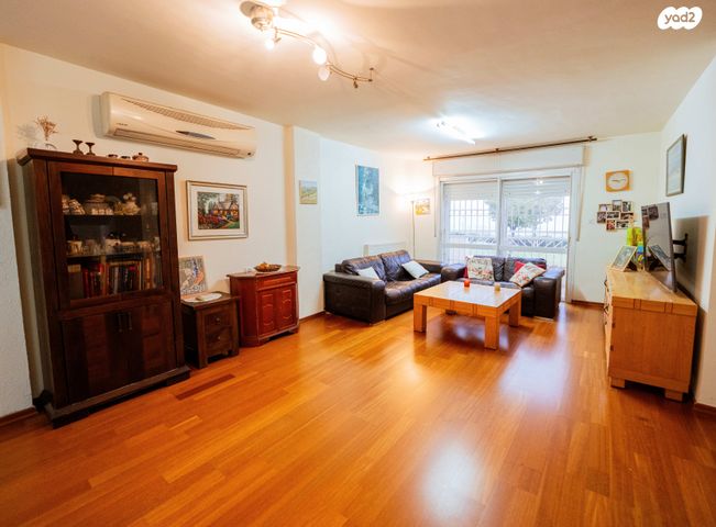 בית פרטי/ קוטג', משה רחמילביץ' 48, פסגת זאב, ירושלים