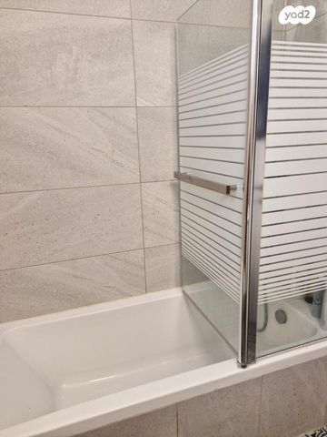 דירה, חי 65, המושבה, בנימינה גבעת עדה