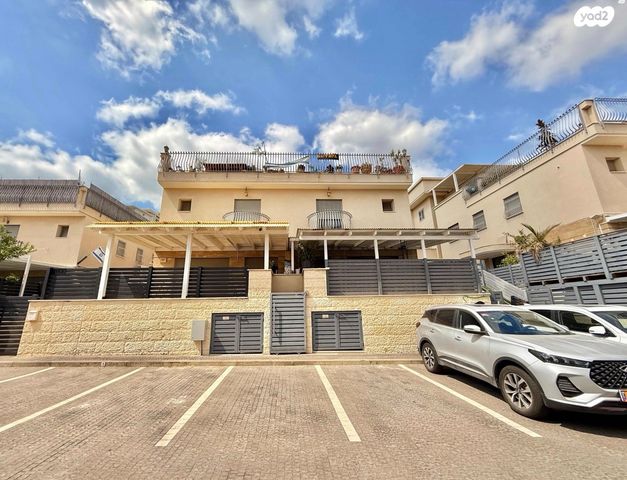 דו משפחתי, בית"ר 9, גבעת הרקפות, גבעת תל חי, קרית אתא