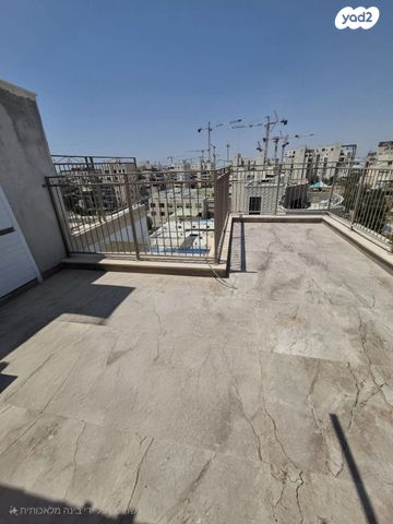 טריפלקס, הרב המאירי 2, אלעד, אלעד