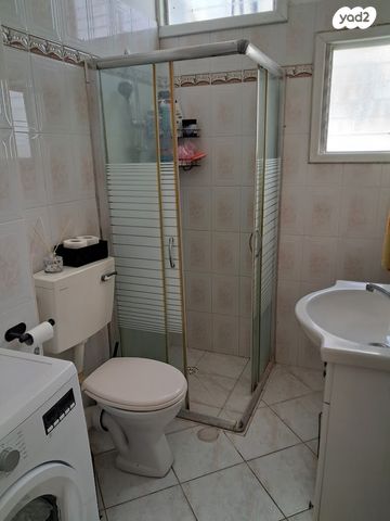 דירה, ירושלים 70, לב העיר, בת ים