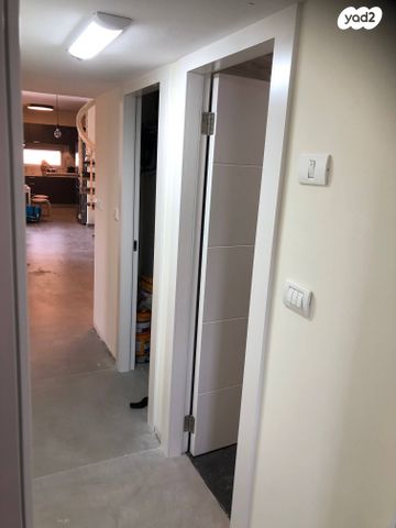 גג/ פנטהאוז, יהושע בן גמלא 9, שאר העיר, הוד השרון