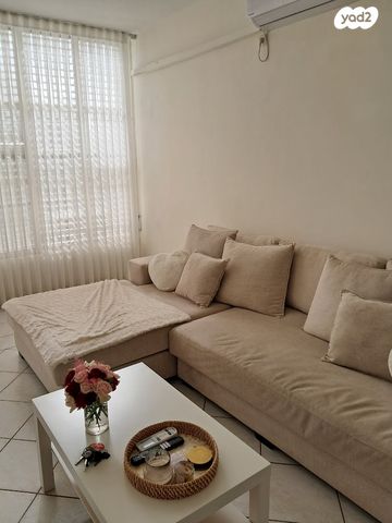 דירה, ירושלים 70, לב העיר, בת ים