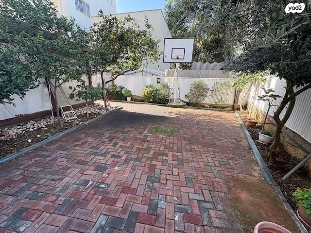 דירת גן, אנצו סירני 21, גבעת הרמבם, גבעתיים