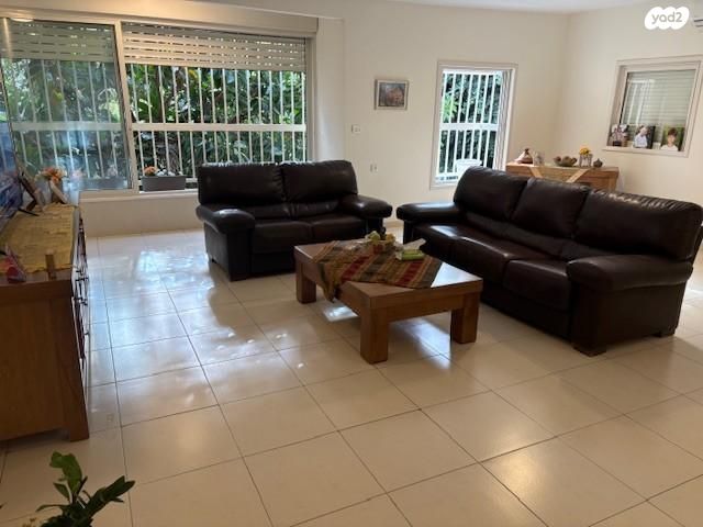 דירת גן, אנצו סירני 21, גבעת הרמבם, גבעתיים