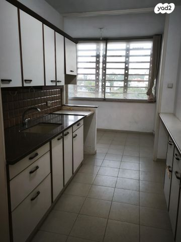 דירה, שדרות הצבי 42, כבירים, חיפה