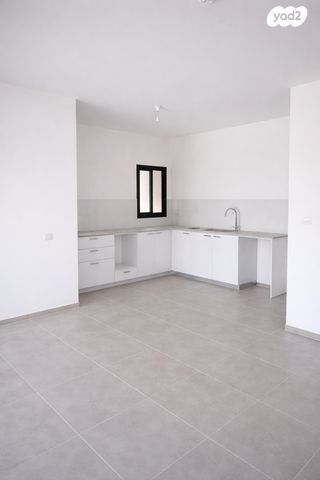 דירה, אורן 11, בת חפר, בת חפר