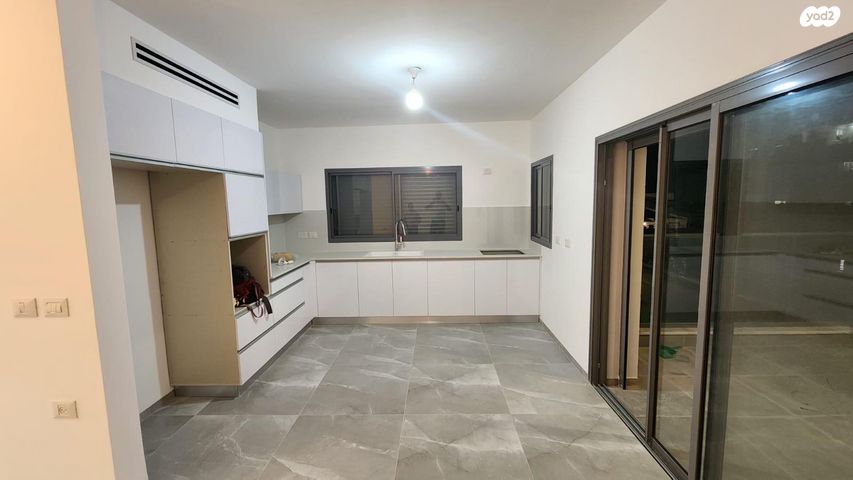 טבור הארץ 15