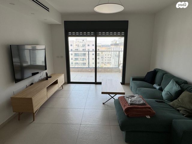 דירה, לוטם 19, הפרחים, חריש