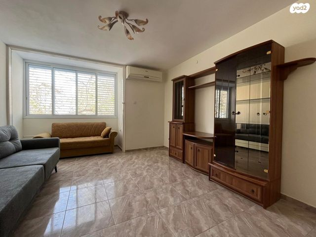 דירה, מואב 16, עינות, ערד