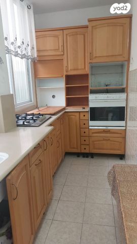 דירה, פרלשטיין 9, לב העיר, בת ים