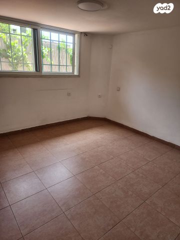 ארלוזורוב 25