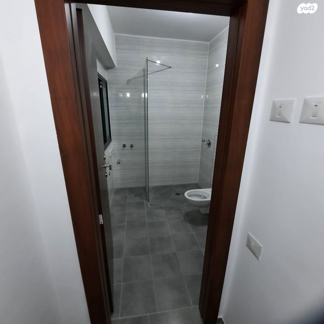 דיור מוגן, שדרות בגין 28, שיכון א, כפר יונה