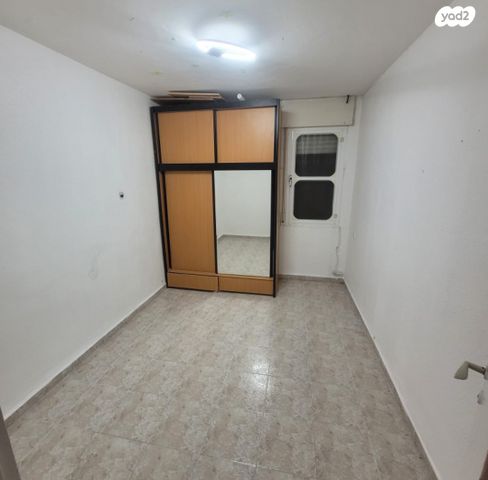 קיבוץ גלויות 74