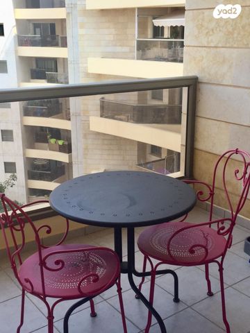 דירה, הפרחים 13, קרית הפרחים - 2005, רעננה