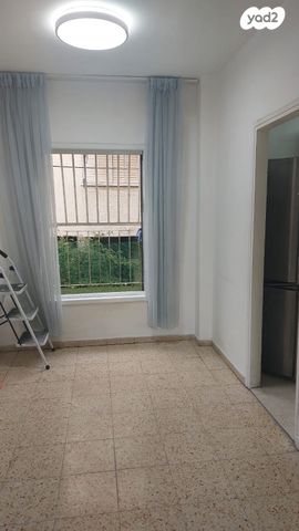 דירה, פרלשטיין 9, לב העיר, בת ים