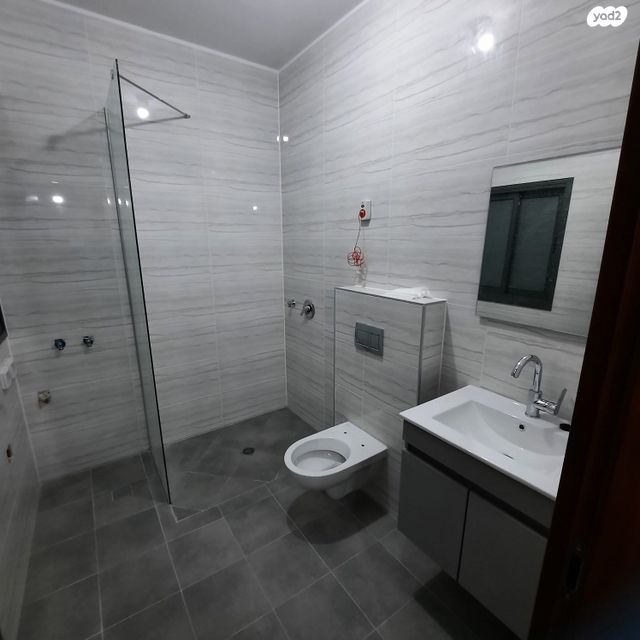 דיור מוגן, שדרות בגין 28, שיכון א, כפר יונה