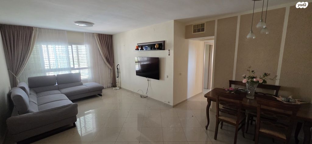 פנחס לבון 25