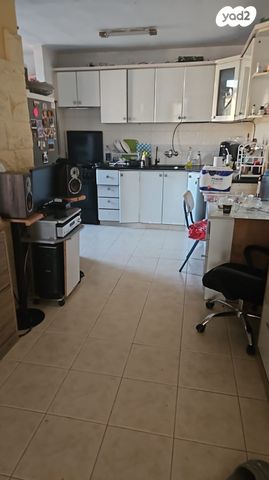 דירה, שדרות מונטיפיורי 12, ברנע, אשקלון