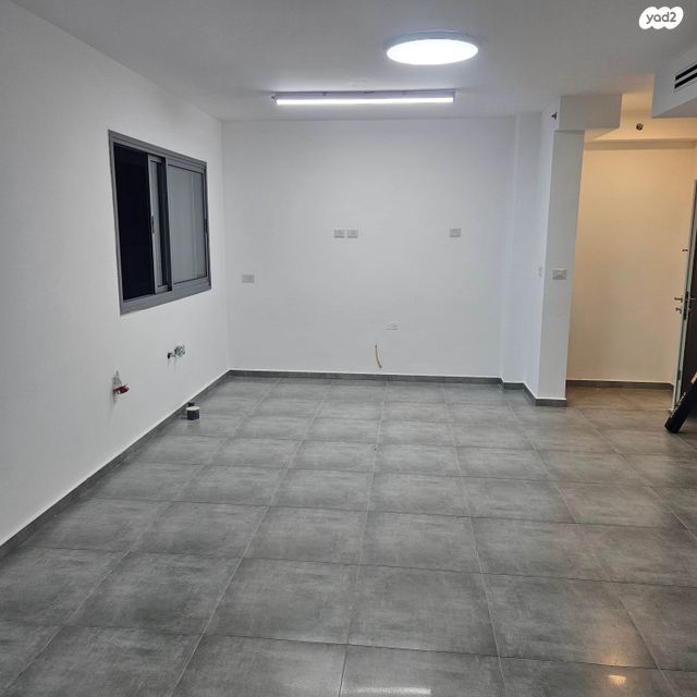 לאה גולדברג 8