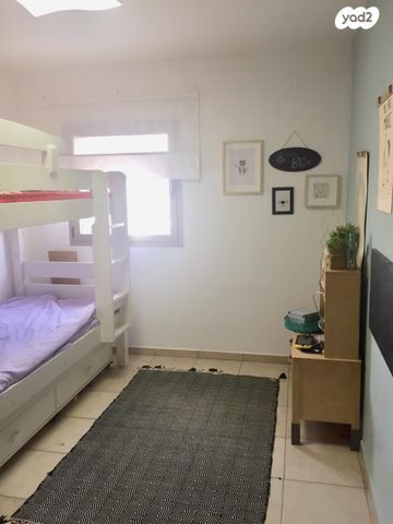 דירה, הפרחים 13, קרית הפרחים - 2005, רעננה