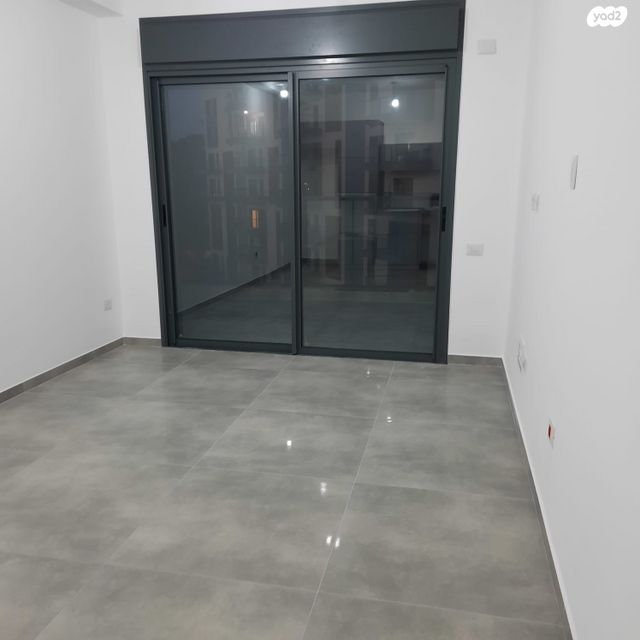 דיור מוגן, שדרות בגין 28, שיכון א, כפר יונה