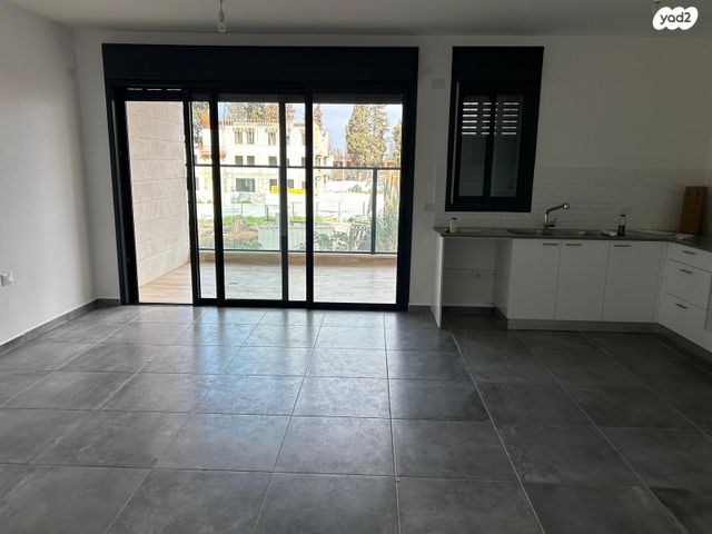 לאה גולדברג 16