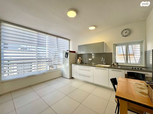 דירה, הרב יצחק הלוי 20, גרין ועם, חולון