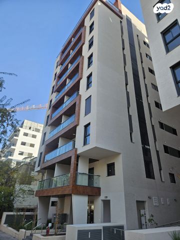 דירת גן, הרא"ה 151, עליות, רמת גן