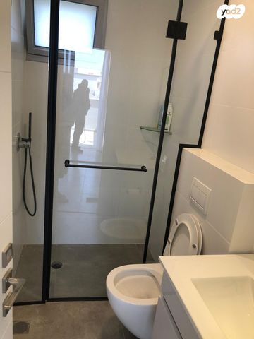 יחידת דיור, נוף ים 38, באר גנים, באר גנים