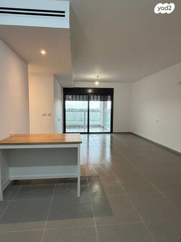 דירה, אלה 21, בת חפר, בת חפר