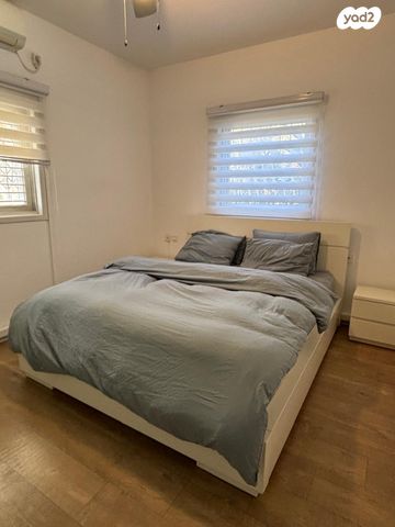 דירה, הכלנית 9, 2004, רעננה