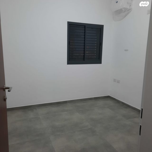 דיור מוגן, שדרות בגין 28, שיכון א, כפר יונה